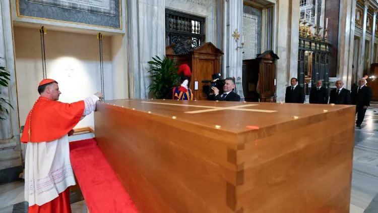 inhumacion-papa-francisco