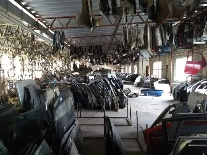 autopartes-696x522
