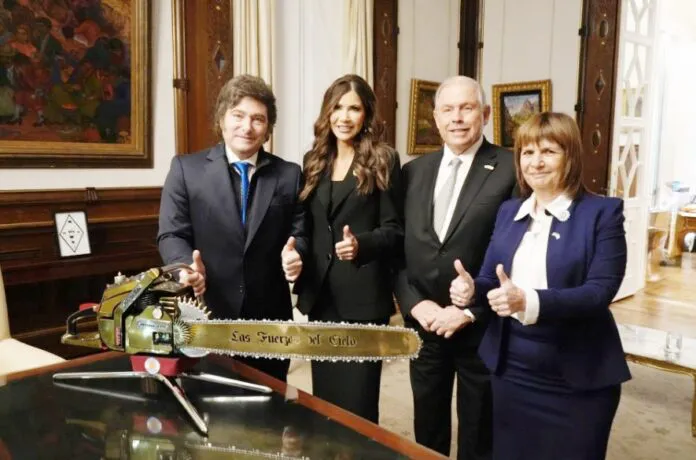 foto-gobierno-motosierra--696x460